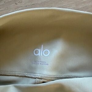 Alo Beige shorts